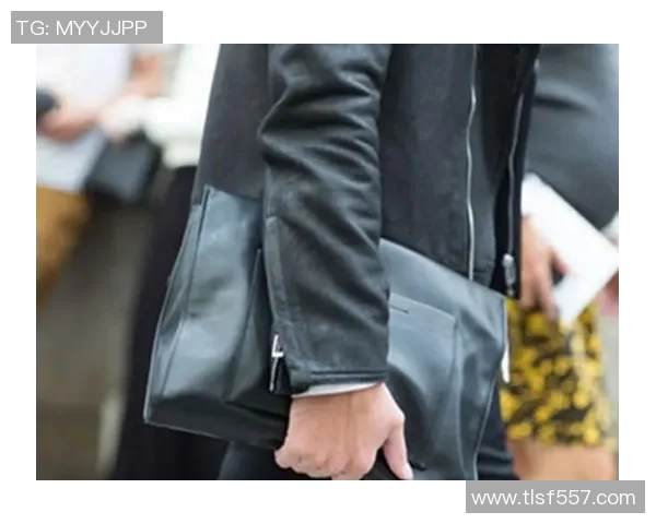 足球明星时尚风采男生手拿包造型图片欣赏 足球明星时尚风采男生手拿包造型图片欣赏